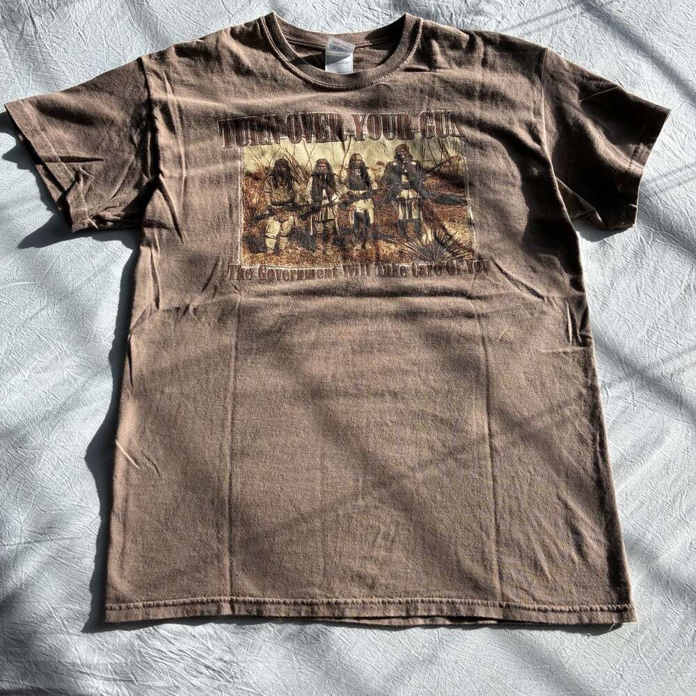 Vintage-style Native American Graphic T-Shirt - Picture 1 of 7